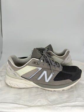 NEW BALANCE 990 V5 USED SIZE 11 TRI COLOR GREYSCALE BLACK MARBLEHEAD M990BM5